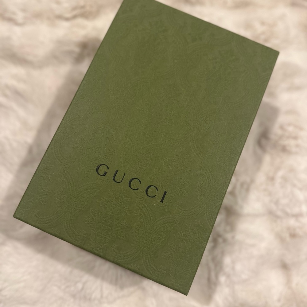 Gucci Black Leather Belt with Silver Buckle - Picture 5 of 11